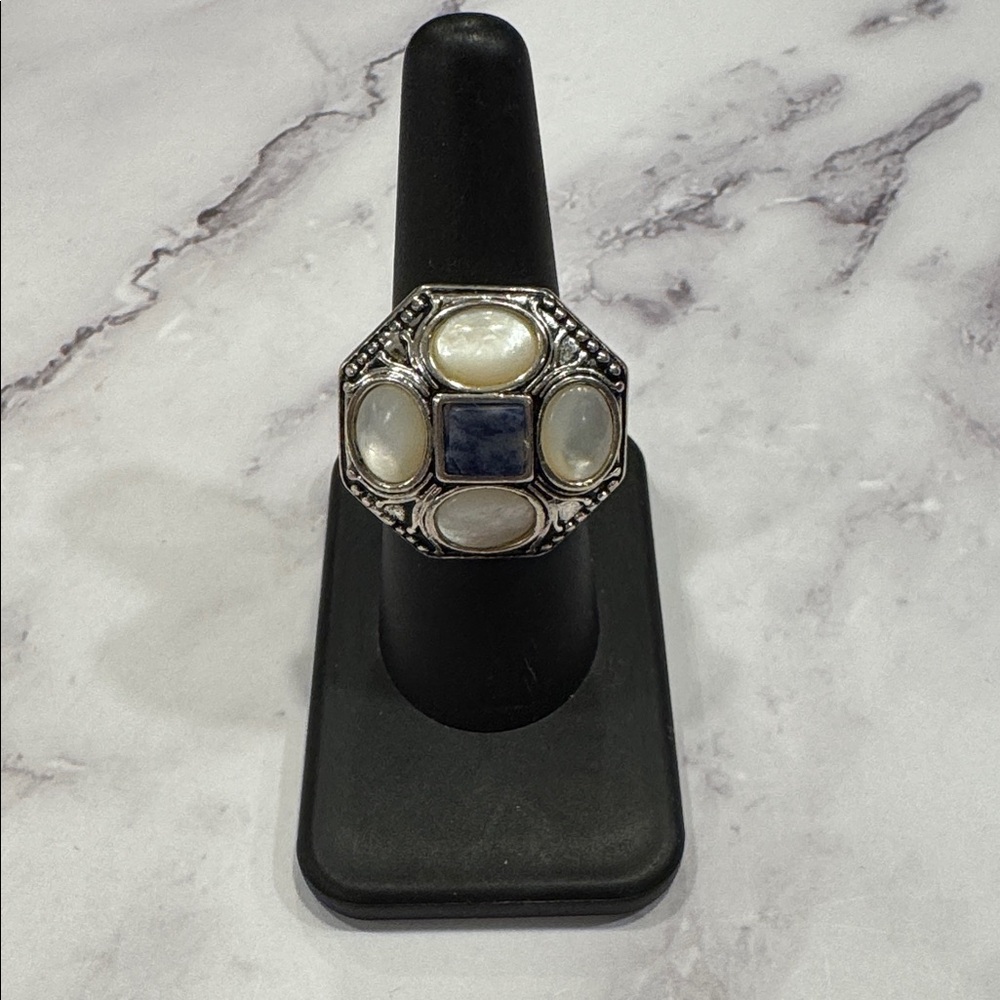 Stunning Vintage Silver Tone and Moonstone Ring